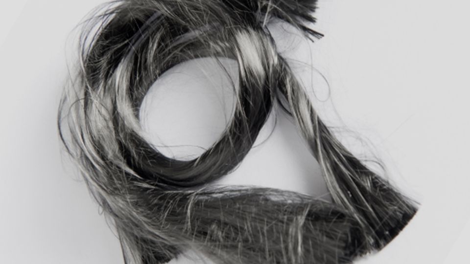 Fine strands of recycled carbon fiber